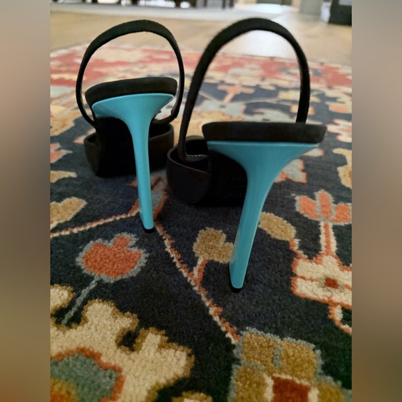 Saint Laurent Tom Slingback Pump in Nero & Heavenly Blue - Picture 6 of 12